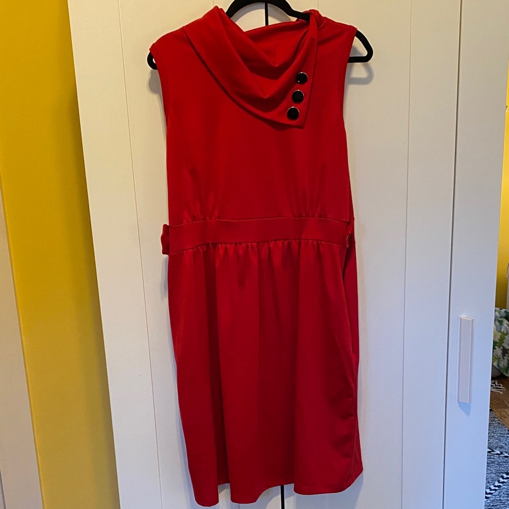Stylish Red Sleeveless Dress with Button Detail
